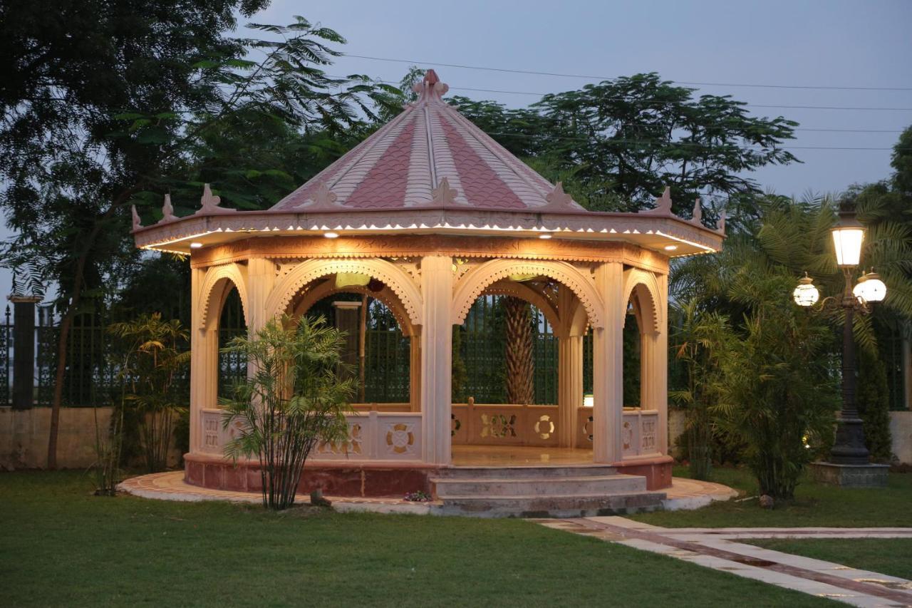 Отель Mann The Palm Retreat Лакхнау Экстерьер фото