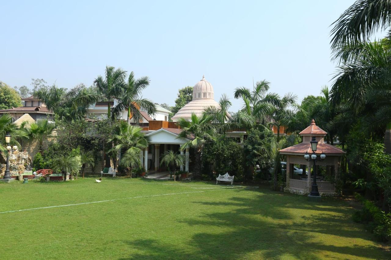 Отель Mann The Palm Retreat Лакхнау Экстерьер фото
