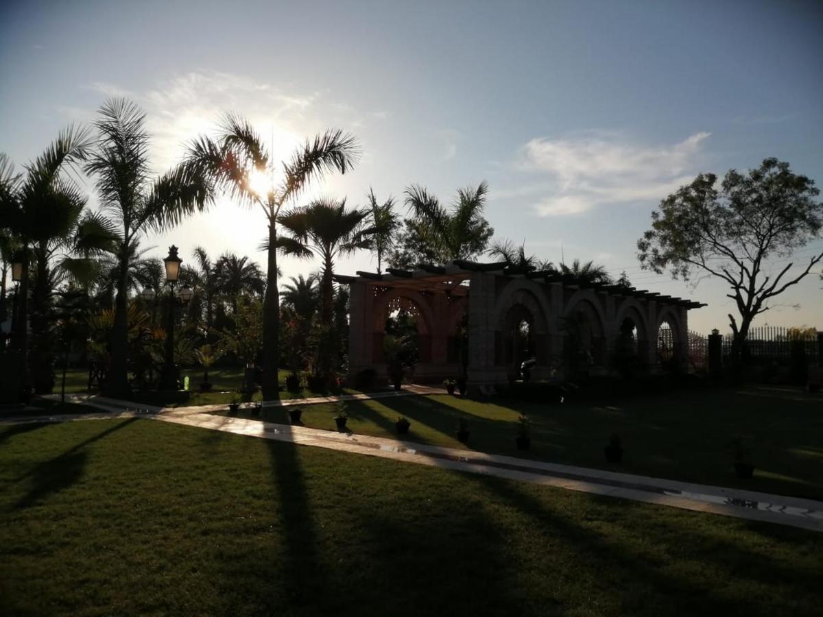 Отель Mann The Palm Retreat Лакхнау Экстерьер фото
