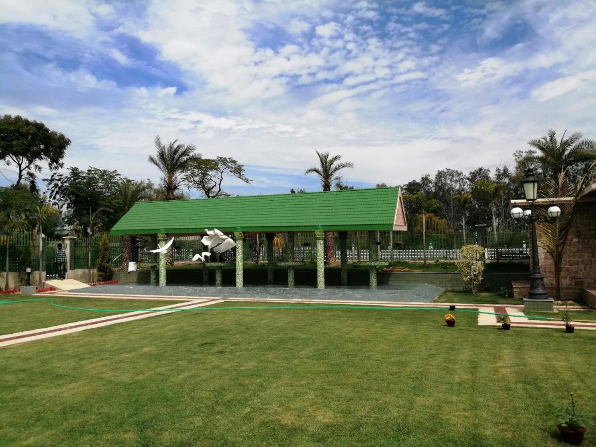 Отель Mann The Palm Retreat Лакхнау Экстерьер фото