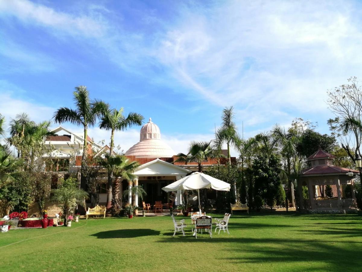 Отель Mann The Palm Retreat Лакхнау Экстерьер фото