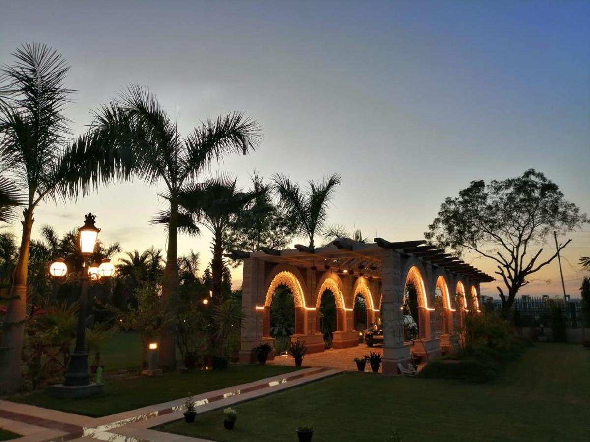 Отель Mann The Palm Retreat Лакхнау Экстерьер фото