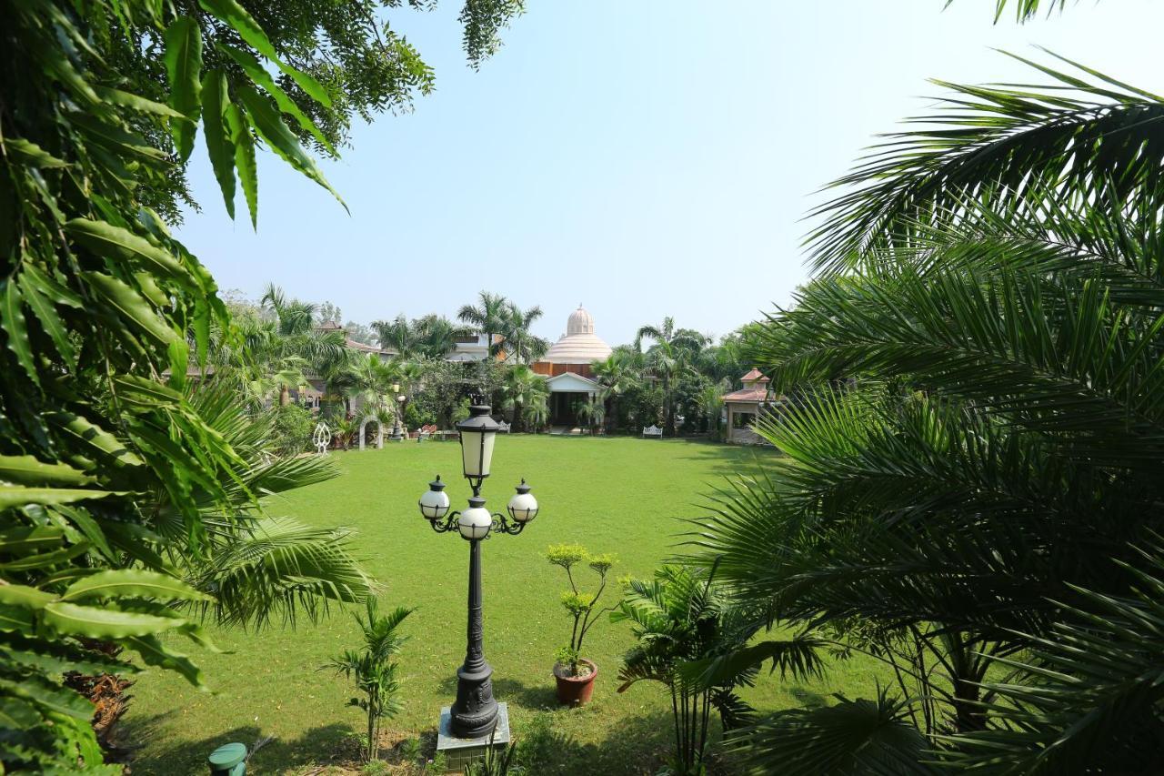 Отель Mann The Palm Retreat Лакхнау Экстерьер фото